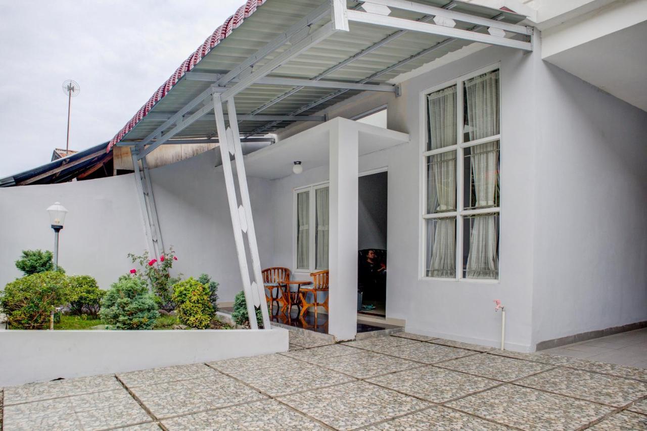 Oyo 3690 Wisma Yani Syariah Padang  Exterior foto